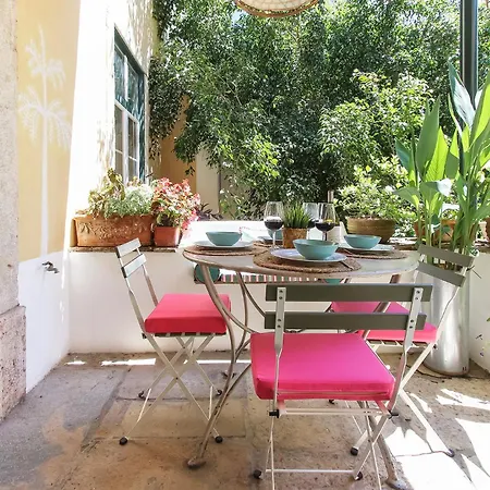 Dom Dinis Terrace * Lizbona